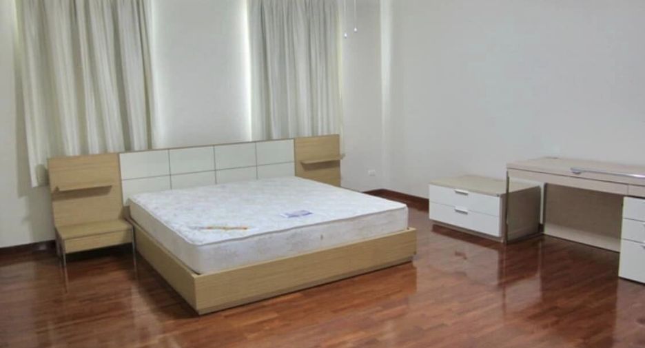 For rent 3 bedrooms house in Bang Na, Bangkok