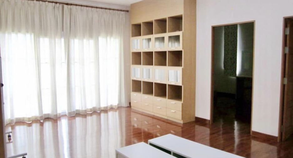 For rent 3 bedrooms house in Bang Na, Bangkok