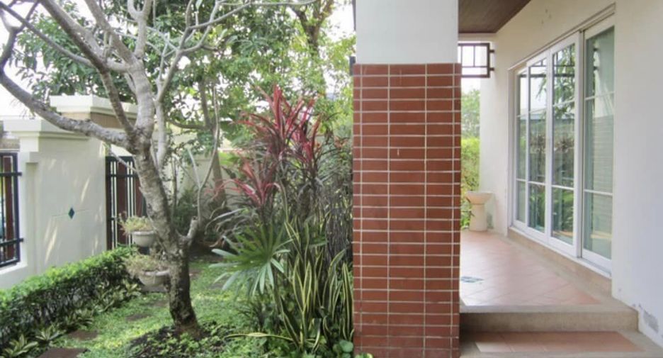 For rent 3 bedrooms house in Bang Na, Bangkok