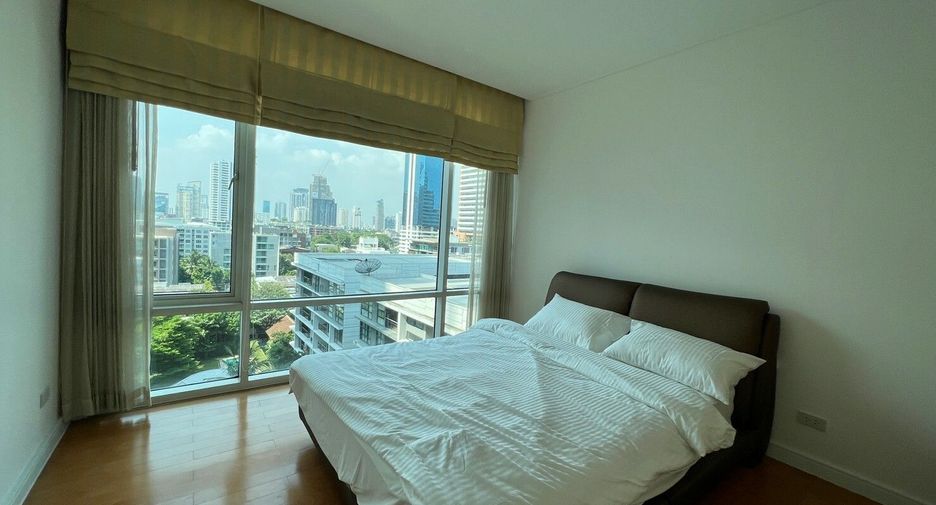 For rent 2 bedrooms condo in Khlong Toei, Bangkok