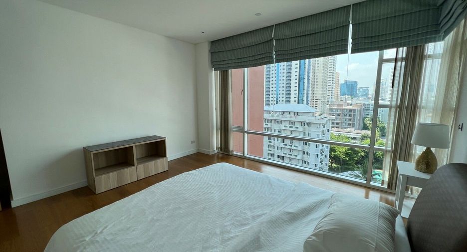 For rent 2 bedrooms condo in Khlong Toei, Bangkok