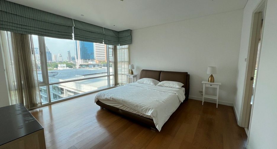 For rent 2 bedrooms condo in Khlong Toei, Bangkok