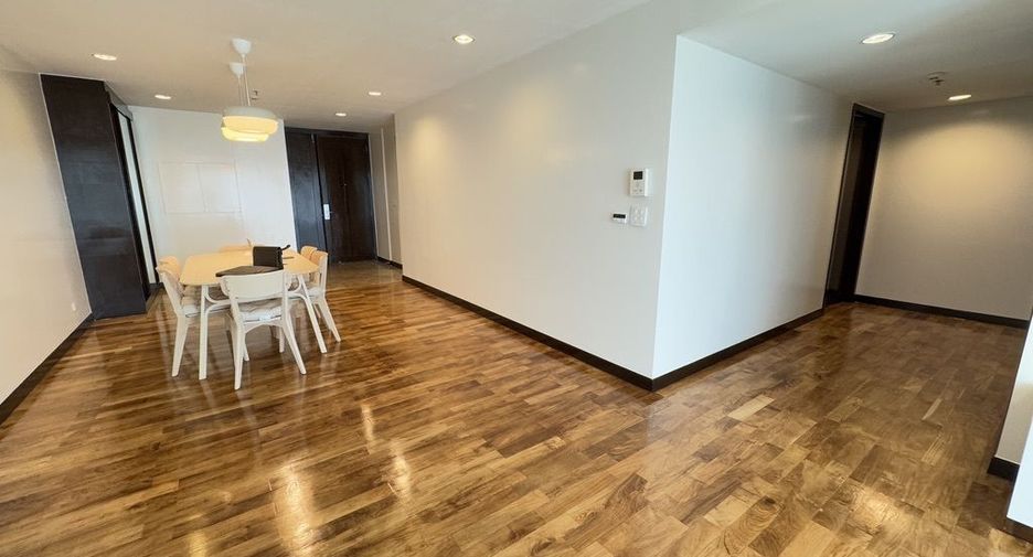 For rent 2 bedrooms apartment in Watthana, Bangkok