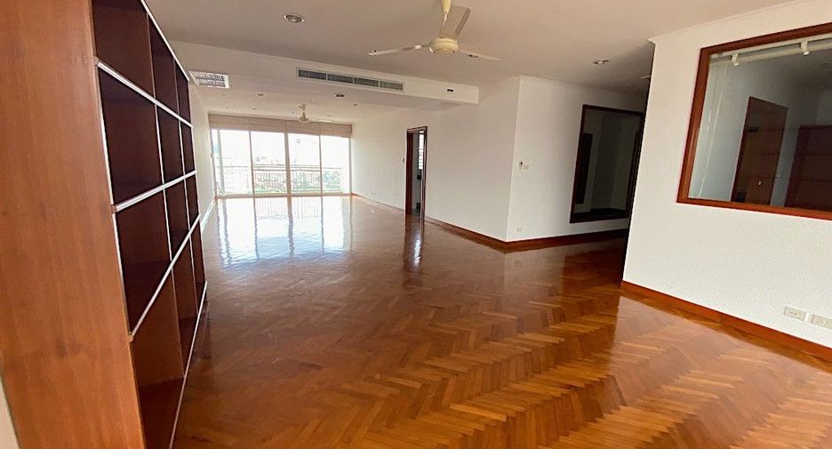 For rent 3 bedrooms condo in Sathon, Bangkok