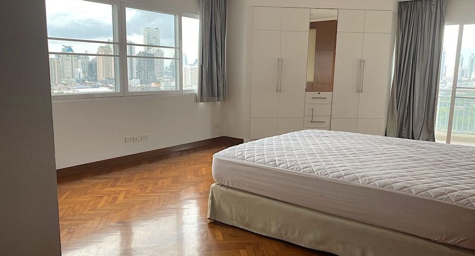 For rent 3 bedrooms condo in Sathon, Bangkok