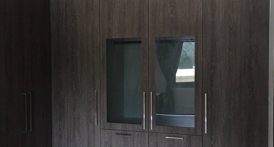 For rent 2 bedrooms condo in Yan Nawa, Bangkok