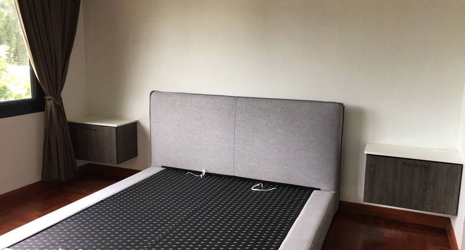 For rent 2 bedrooms condo in Yan Nawa, Bangkok