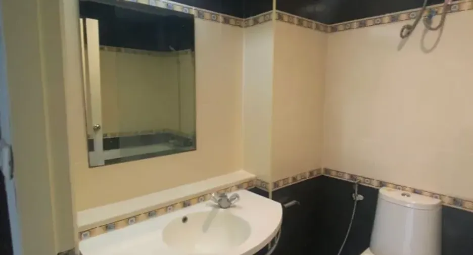 Condo en alquiler de 2 habitaciones en Khlong Toei, Bangkok