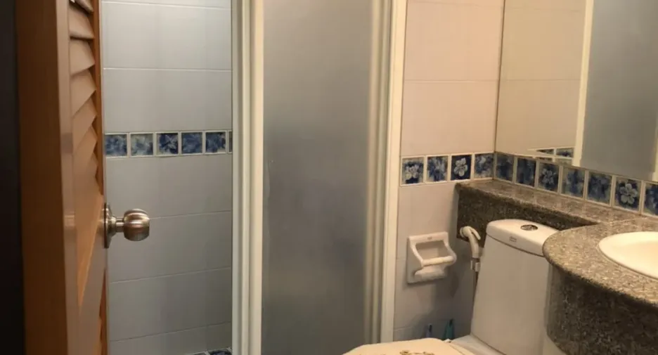 For rent 2 bedrooms condo in Pathum Wan, Bangkok
