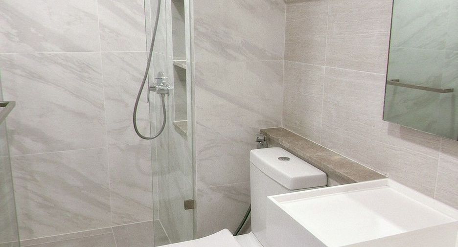Condo en alquiler de 3 habitaciones en Watthana, Bangkok