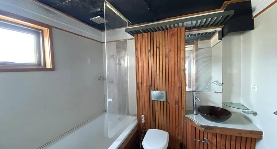 For rent 2 bedrooms condo in Phra Khanong, Bangkok