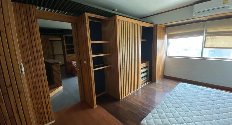 For rent 2 bedrooms condo in Phra Khanong, Bangkok