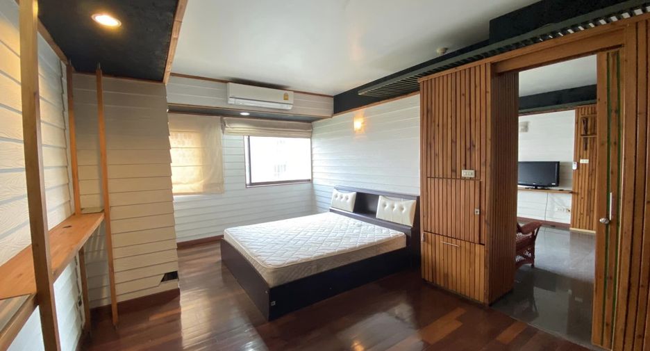 For rent 2 bedrooms condo in Phra Khanong, Bangkok