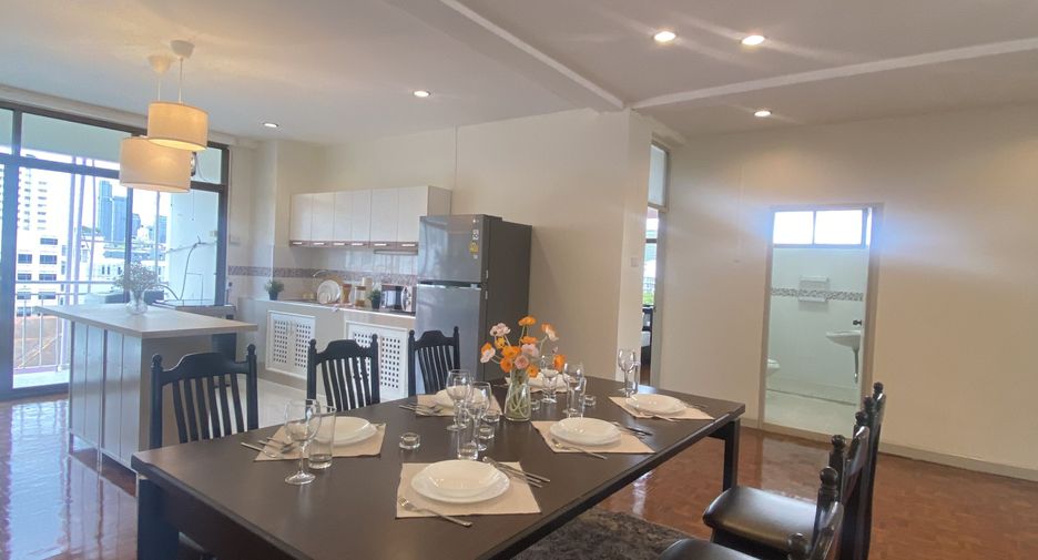 For rent 3 bedrooms condo in Watthana, Bangkok
