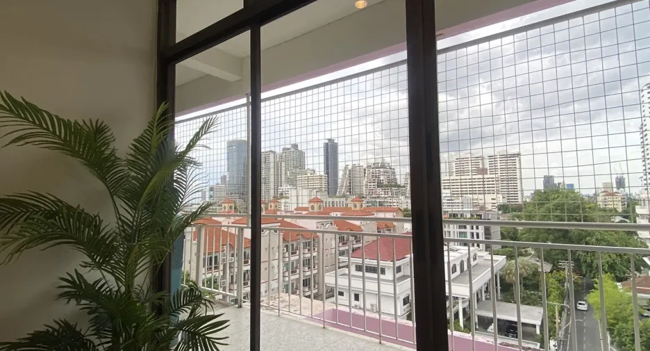 For rent 3 bedrooms condo in Watthana, Bangkok