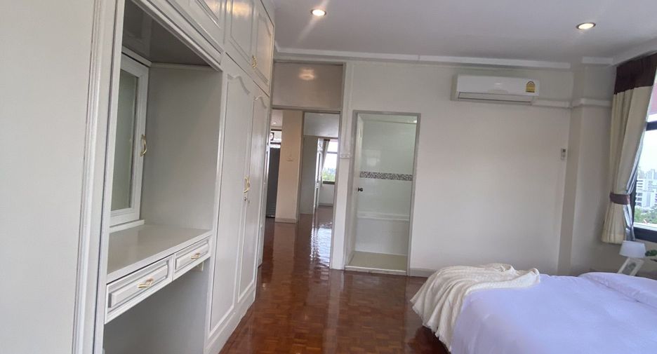 For rent 3 bedrooms condo in Watthana, Bangkok