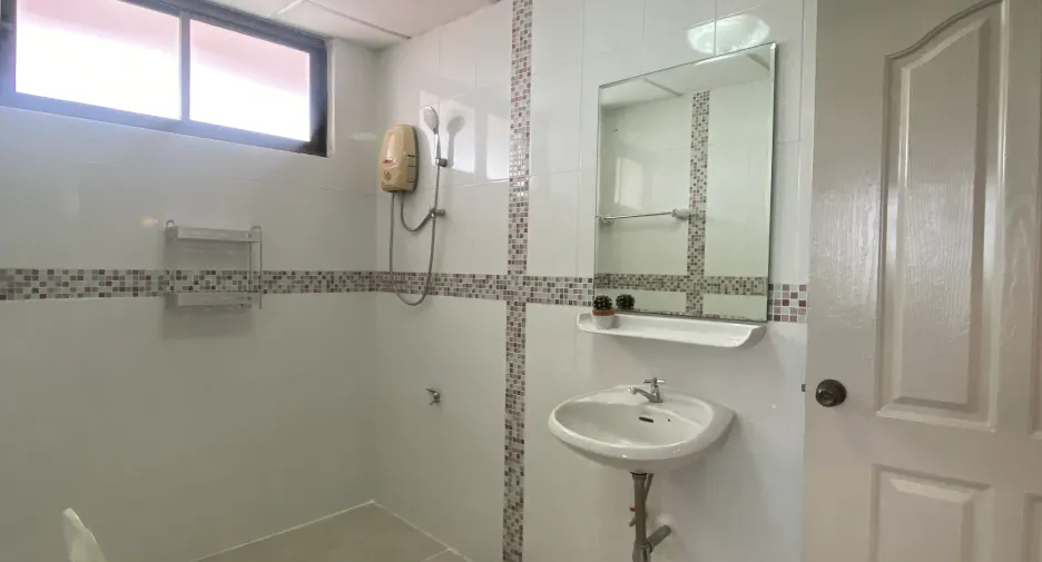 Wohnung zur Miete mit 3 Zimmer in Watthana, Bangkok