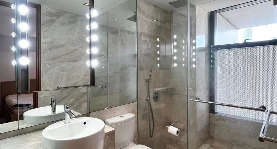 For rent 2 bedrooms condo in Sathon, Bangkok