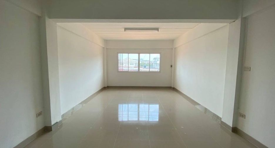 For rent 3 bedrooms retail Space in Bueng Kum, Bangkok