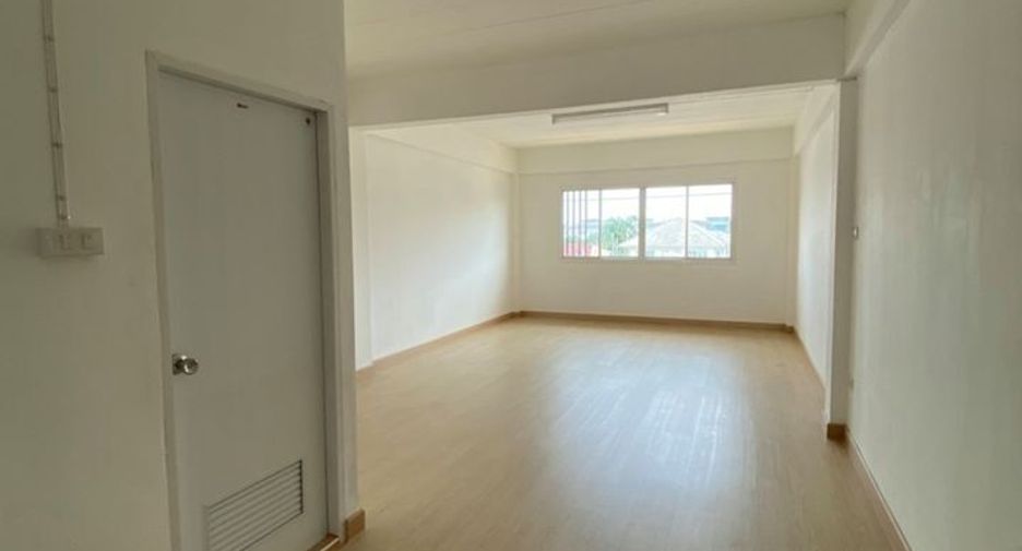 For rent 3 bedrooms retail Space in Bueng Kum, Bangkok