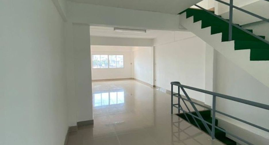 For rent 3 bedrooms retail Space in Bueng Kum, Bangkok