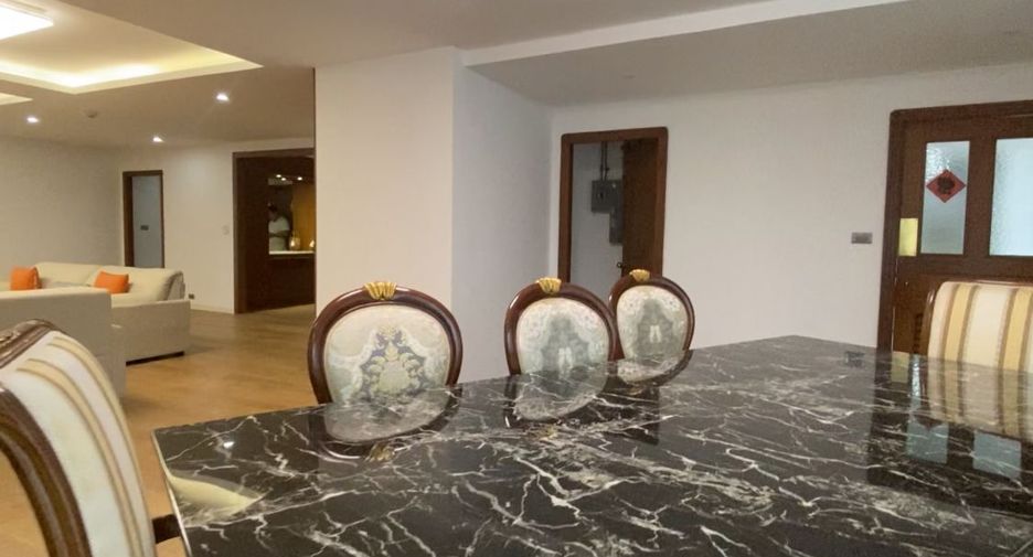 For rent 3 bedrooms condo in Khlong Toei, Bangkok