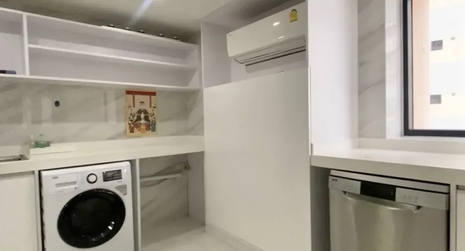 For rent 3 bedrooms condo in Khlong Toei, Bangkok