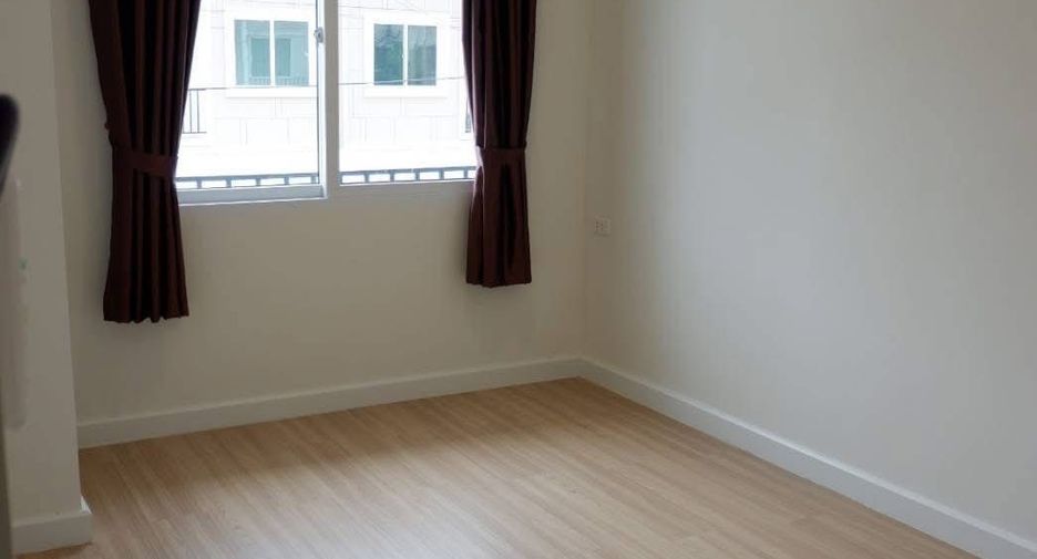 For rent 3 bedrooms townhouse in Bang Phli, Samut Prakan