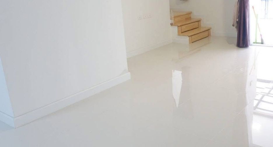 For rent 3 bedrooms townhouse in Bang Phli, Samut Prakan