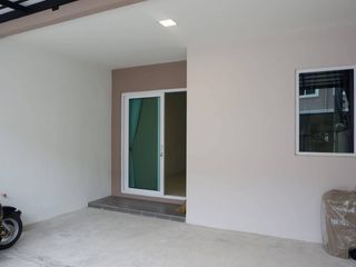 For rent 3 bedrooms townhouse in Bang Phli, Samut Prakan
