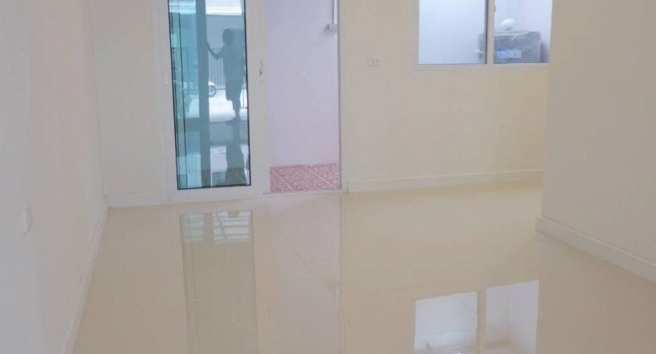 For rent 3 bedrooms townhouse in Bang Phli, Samut Prakan