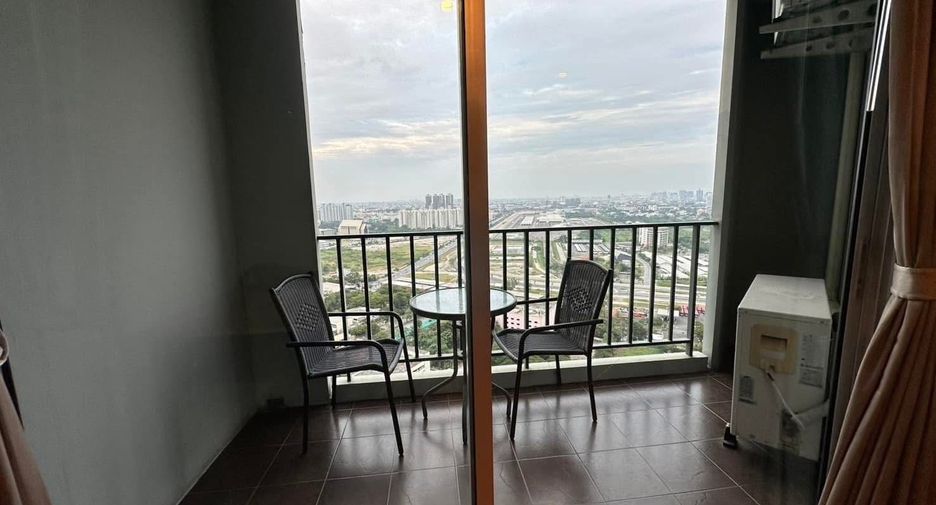 For rent 3 bedrooms condo in Huai Khwang, Bangkok