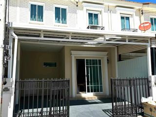 Reihenhaus zur Miete mit 3 Zimmer in Saphan Sung, Bangkok