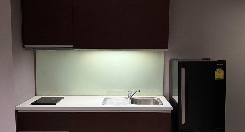 For rent 2 bedrooms condo in Wang Thonglang, Bangkok