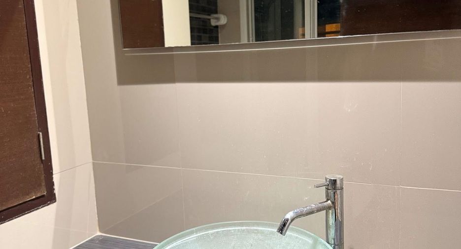 For rent 2 bedrooms condo in Wang Thonglang, Bangkok