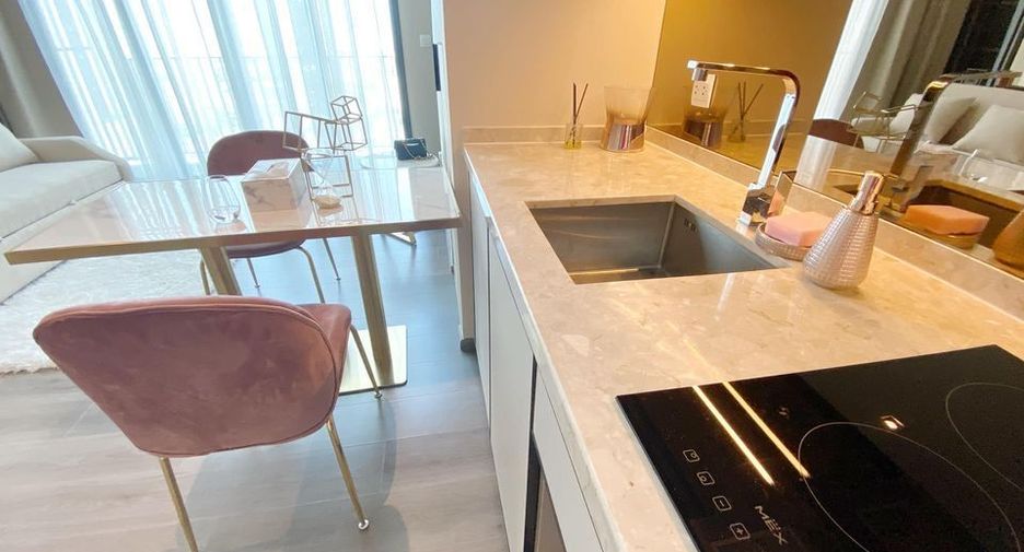 For rent 1 bed condo in Phaya Thai, Bangkok