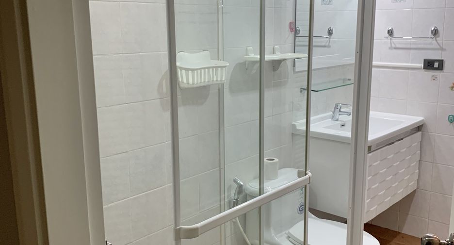 For rent 3 bedrooms condo in Watthana, Bangkok