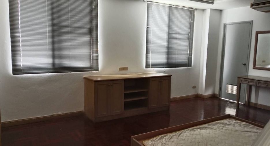 For rent 3 bedrooms apartment in Sathon, Bangkok