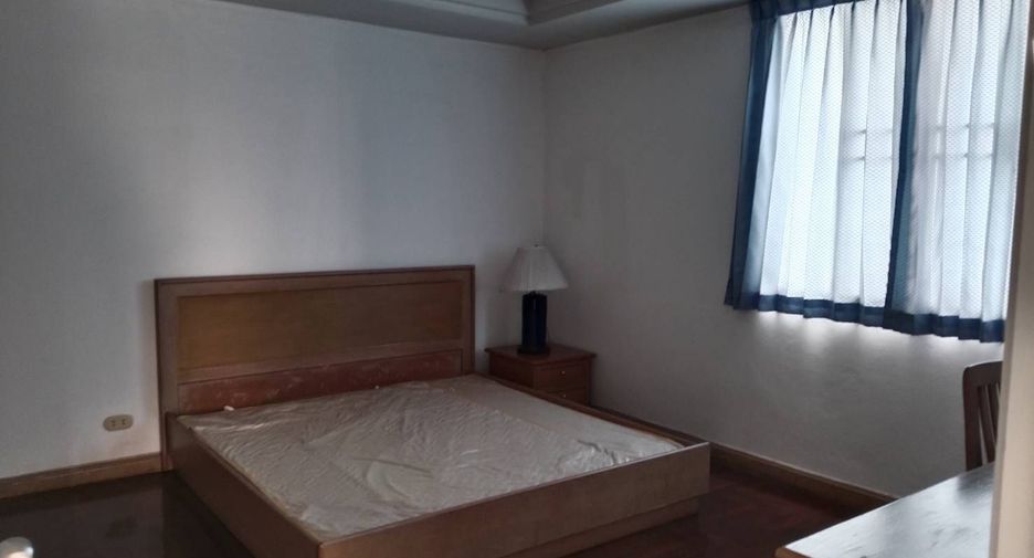 For rent 3 bedrooms apartment in Sathon, Bangkok