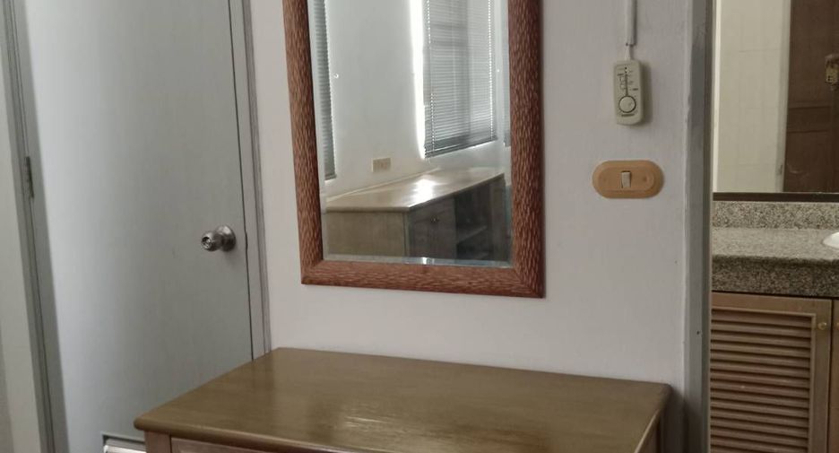 For rent 3 bedrooms apartment in Sathon, Bangkok