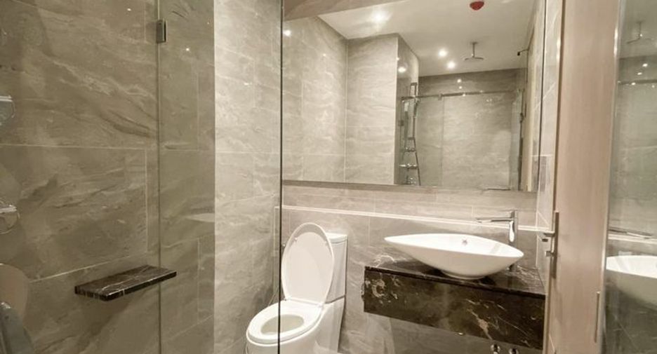 For rent 2 bedrooms condo in Huai Khwang, Bangkok