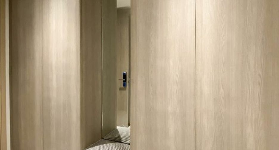 For rent 2 bedrooms condo in Huai Khwang, Bangkok