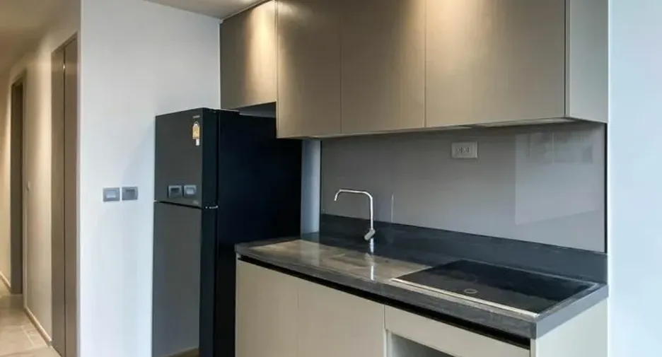 For rent 2 bedrooms condo in Huai Khwang, Bangkok