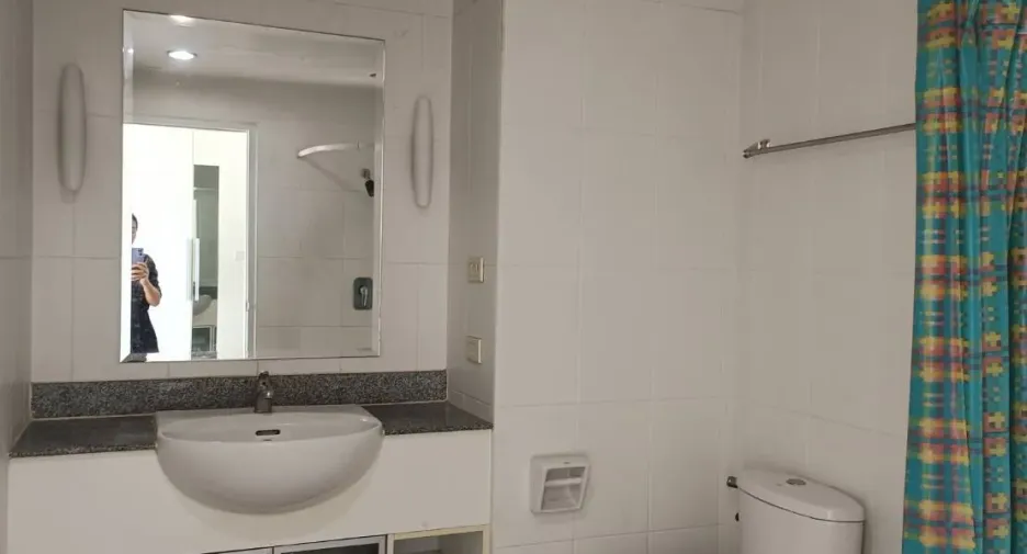 For rent 1 bed condo in Yan Nawa, Bangkok