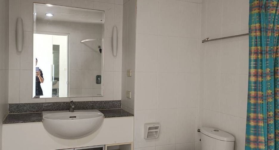 For rent 1 bed condo in Yan Nawa, Bangkok