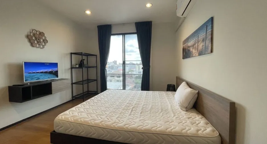 Condo en alquiler de 2 habitaciones en Huai Khwang, Bangkok