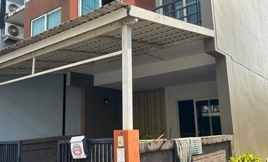 Casa adosada en alquiler de 3 habitaciones en Khan Na Yao, Bangkok