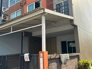 For rent 3 bedrooms townhouse in Khan Na Yao, Bangkok