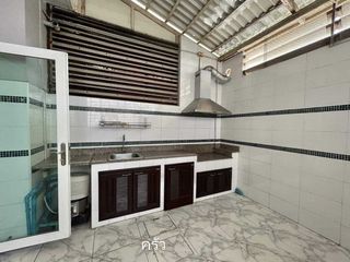 For rent 3 bedrooms townhouse in Khan Na Yao, Bangkok