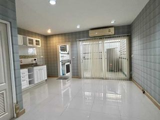 For rent 3 bedrooms townhouse in Khan Na Yao, Bangkok